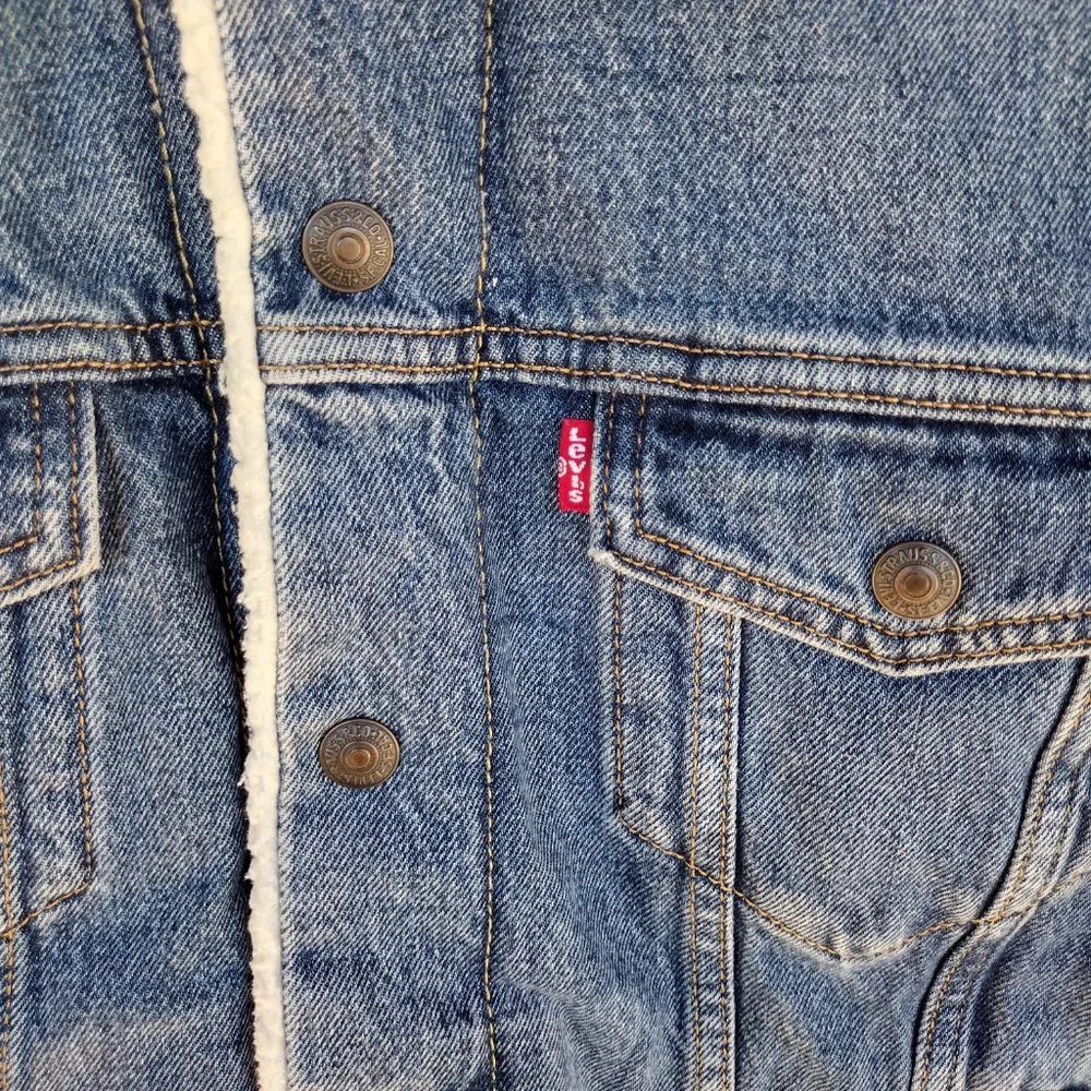 🌎Levi's || Vintage Fit Sherpa Lined Trucker Jacket - Picture 3 of 14